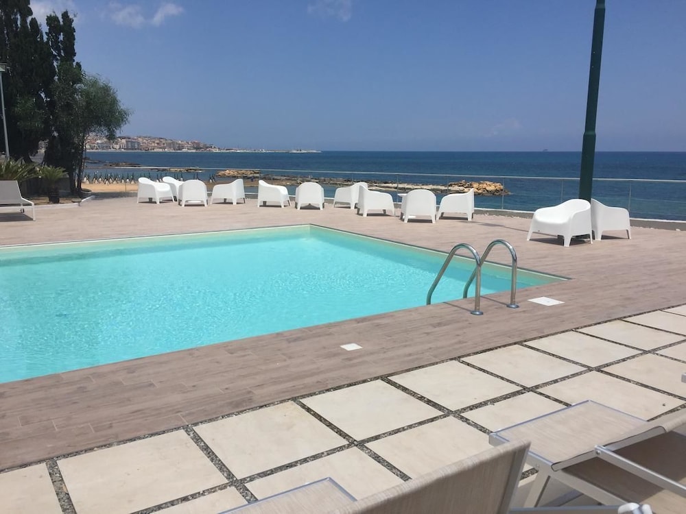 B&B Do'mmilio — 4-Star Luxury Hotel in Crotone, Italy