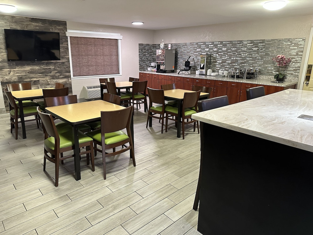 Red Roof Inn & Suites Marysville - photo 32