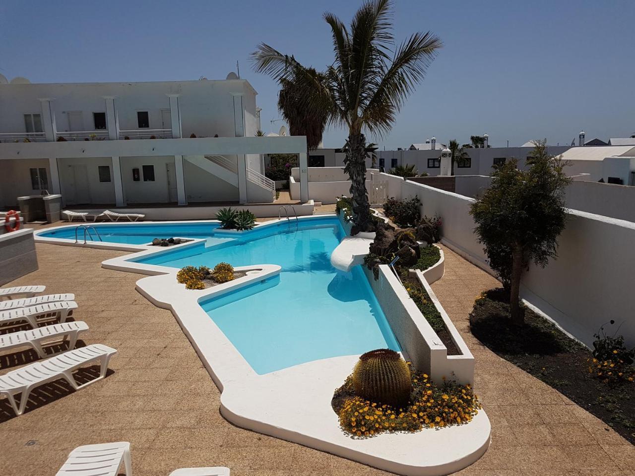 Las Caracolas I — 4-Star Luxury Hotel in Puerto Del Carmen, Spain