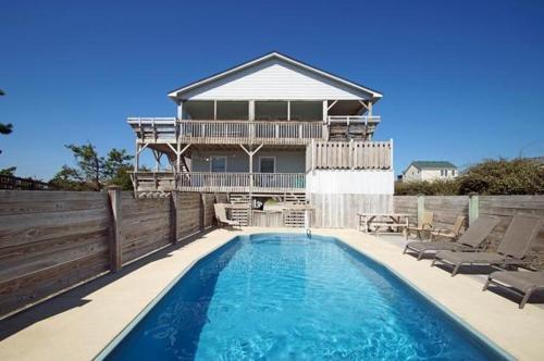 SN8608 Cross the Street Cottage — 4-Star Luxury Hotel in Nags Head, United States