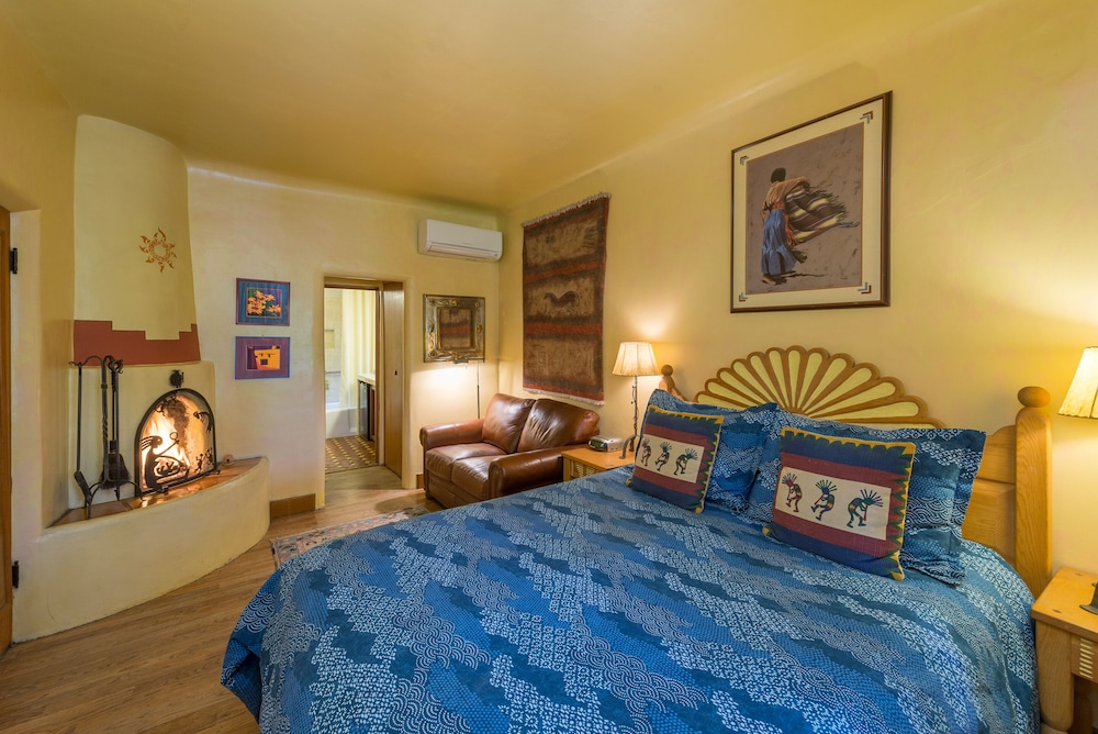 Inn on La Loma Plaza - photo 8
