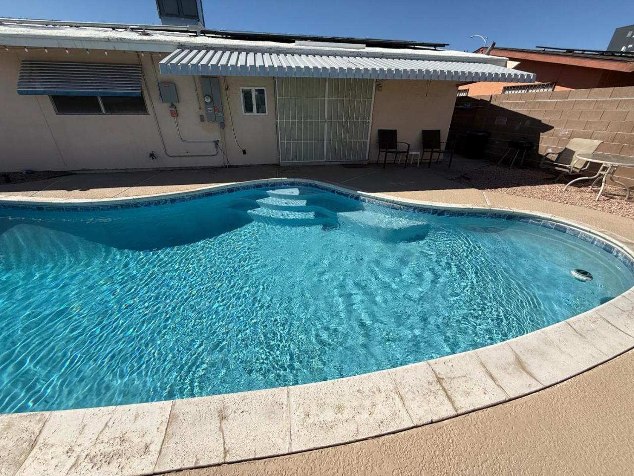 Vintage Apt Private Pool Oasis Sleeps 6 5 Min DT