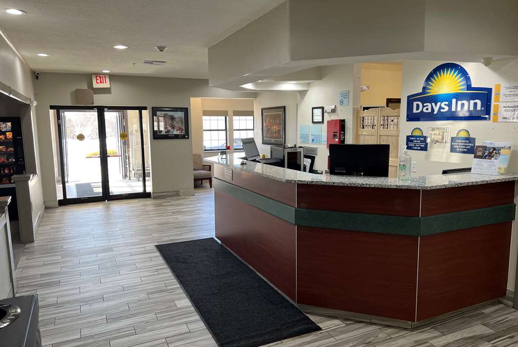 Days Inn by Wyndham near Kansas Speedway - photo 3