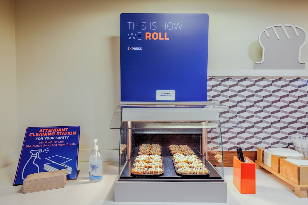 Holiday Inn Express Burlington by IHG - photo 58