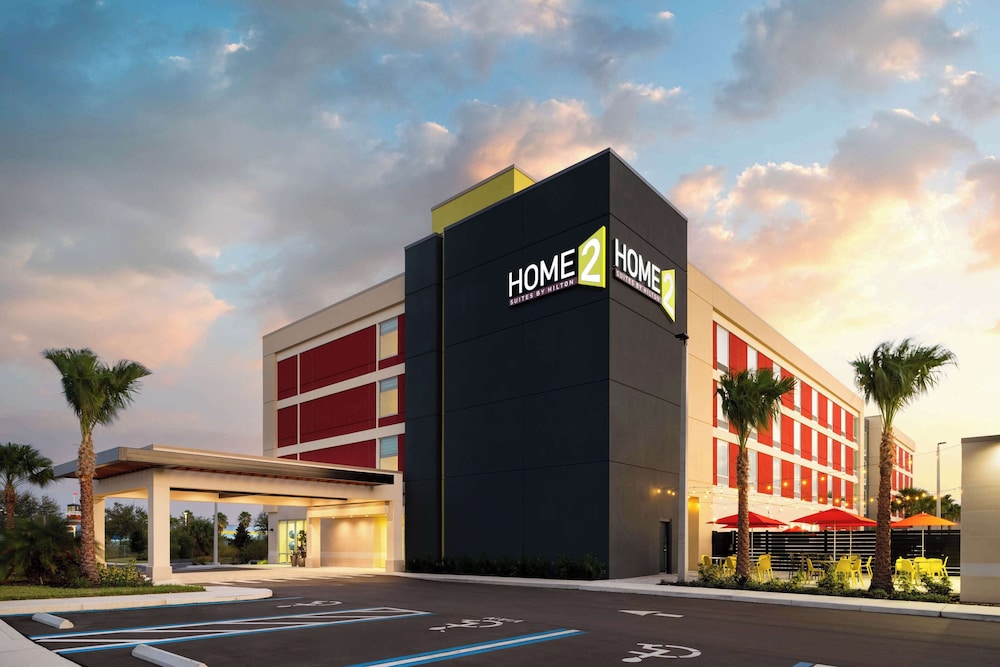 Home2 Suites by Hilton Winter Haven - carbon neutral hotel in Winter Haven