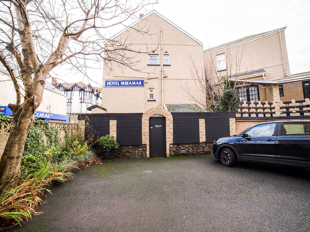 Miramar Hotel — hotel in Llanelli