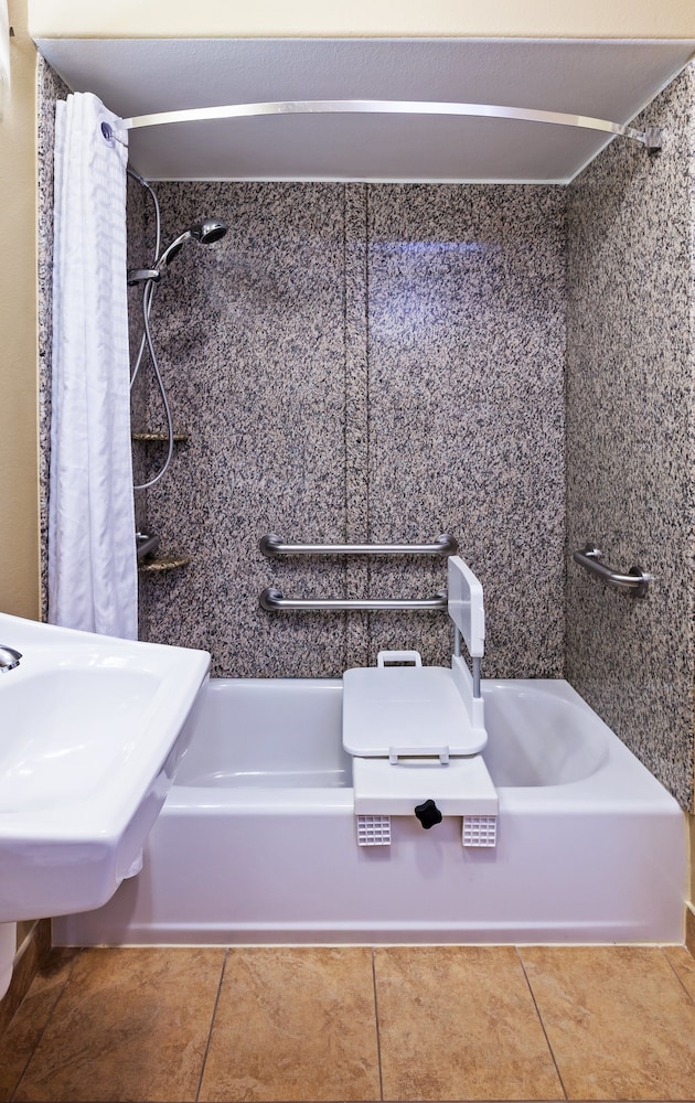 Candlewood Suites Baytown an IHG Hotel - photo 5