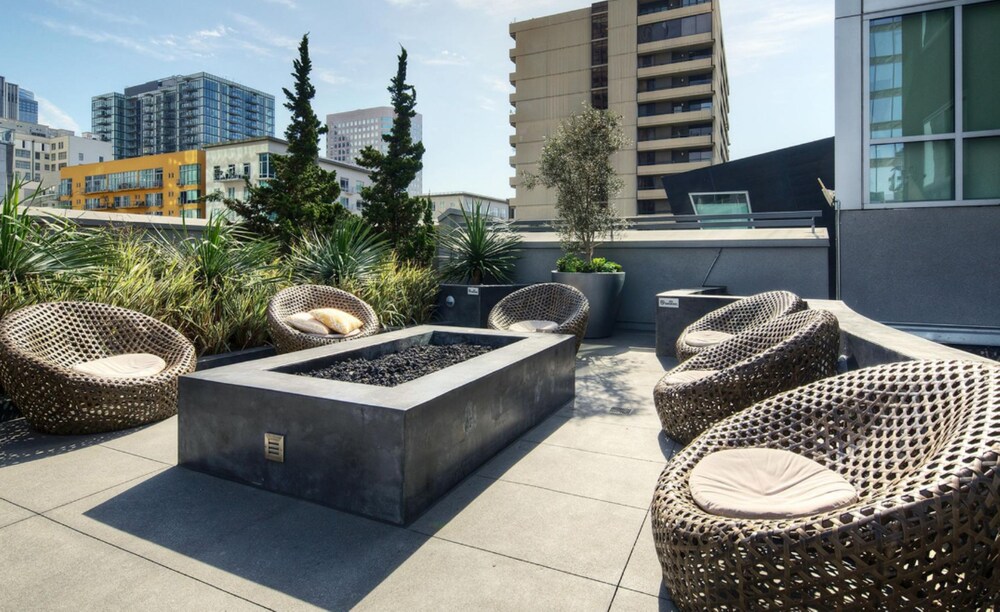 Global Luxury Suites at Figueroa Street - photo 32
