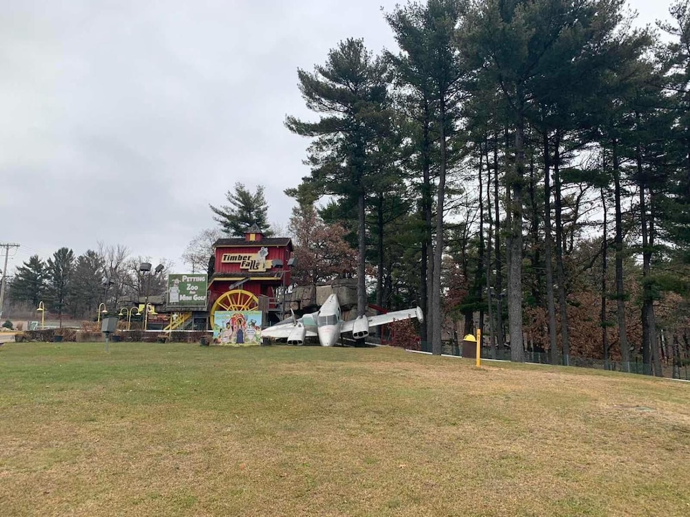 Colonial Motel - photo 20