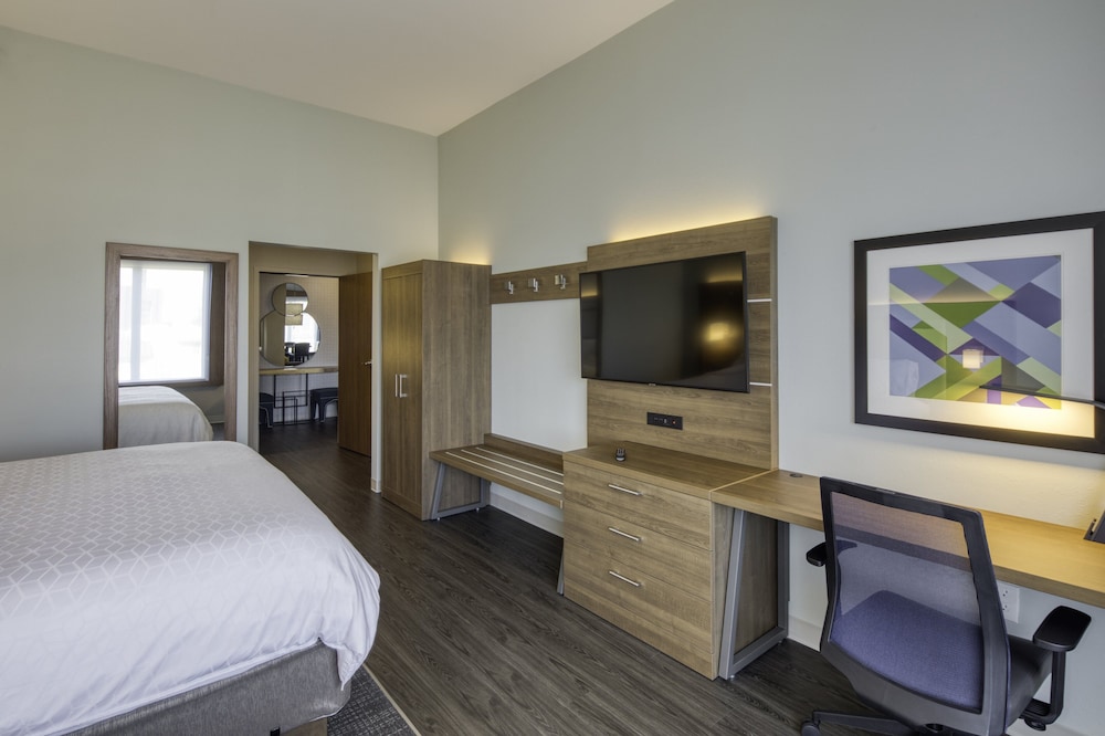 Holiday Inn Express & Suites Charlotte South End by IHG - photo 37
