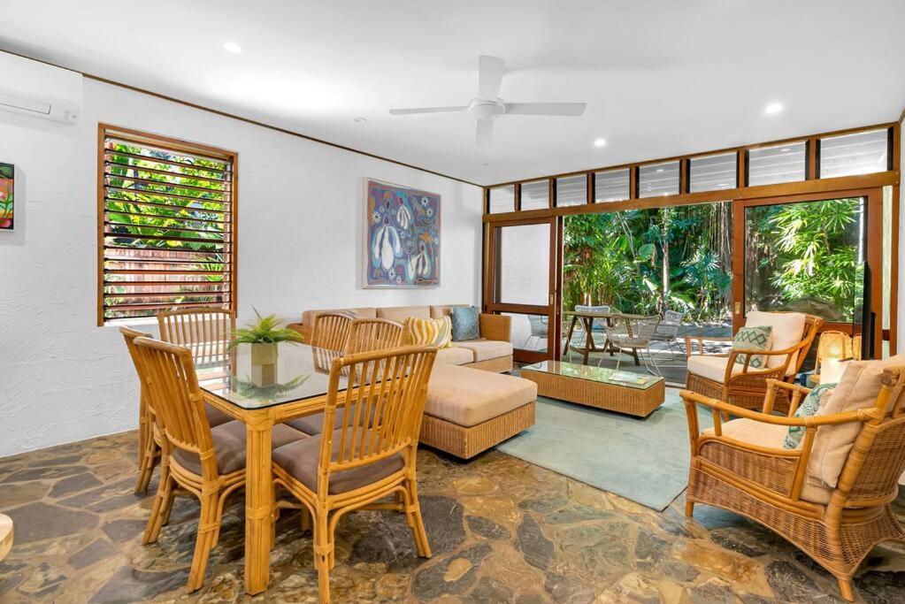 Absolute Beachfront Heart Of Port Douglas 24 S — Port Douglas