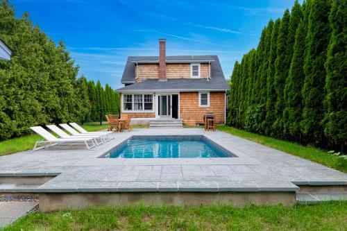 Cozy Greenport Cottage — 4-Star Luxury Hotel in Greenport, United States