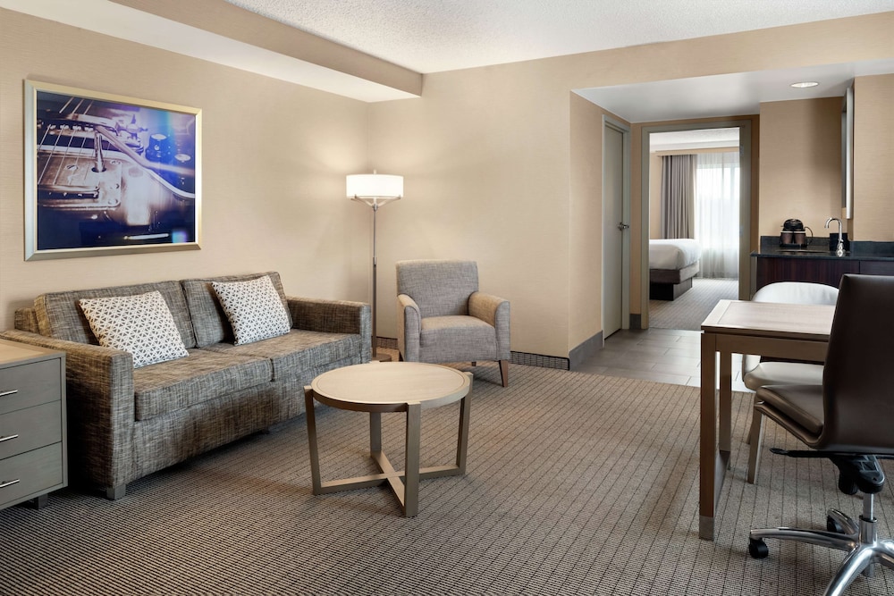 Embassy Suites by Hilton Cleveland Rockside - photo 15