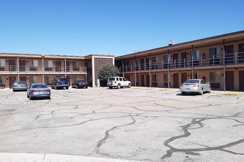 Hotel Kings at Clovis by OYO Rooms - photo 8