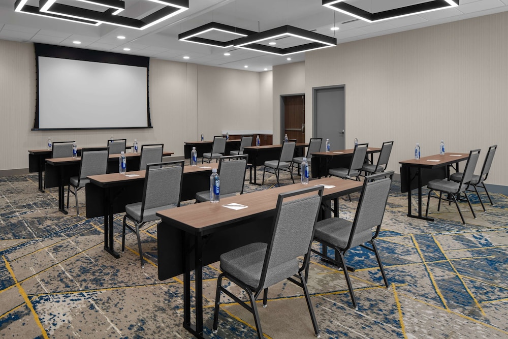 Homewood Suites by Hilton Charlotte Uptown First Ward - photo 50