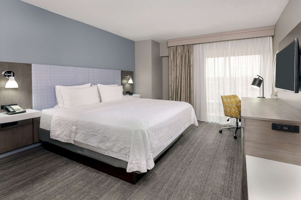 Hampton Inn & Suites Kansas City Country Club Plaza - photo 9