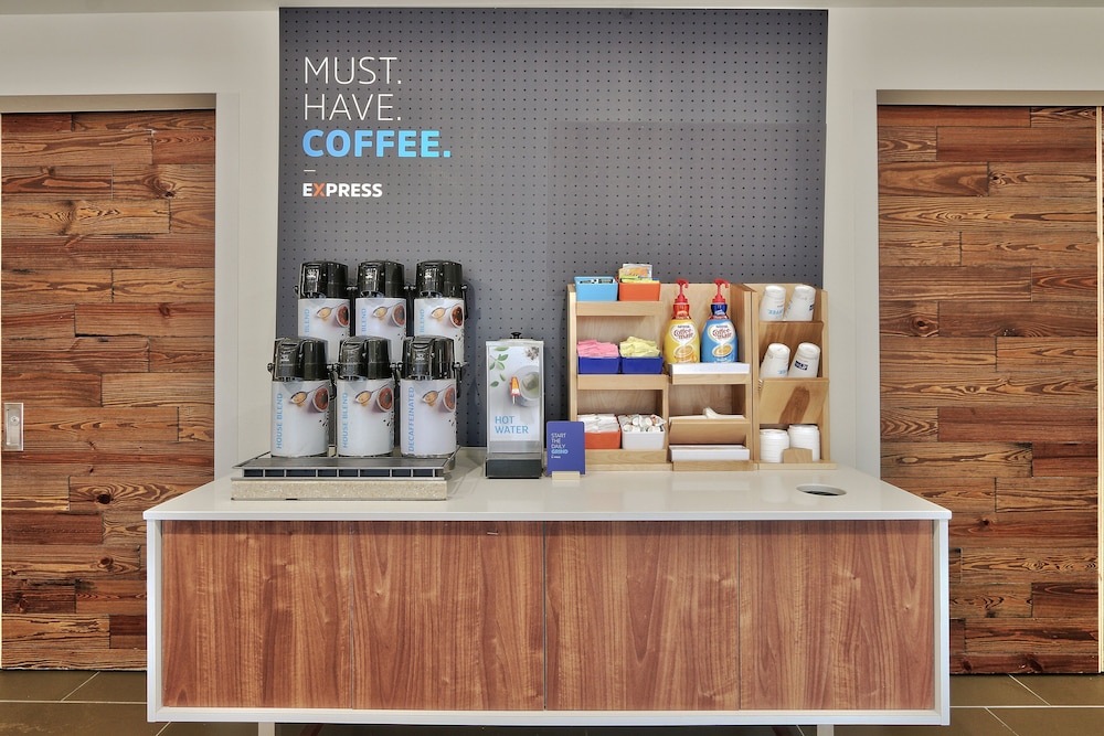 Holiday Inn Express & Suites Albuquerque East by IHG - photo 14