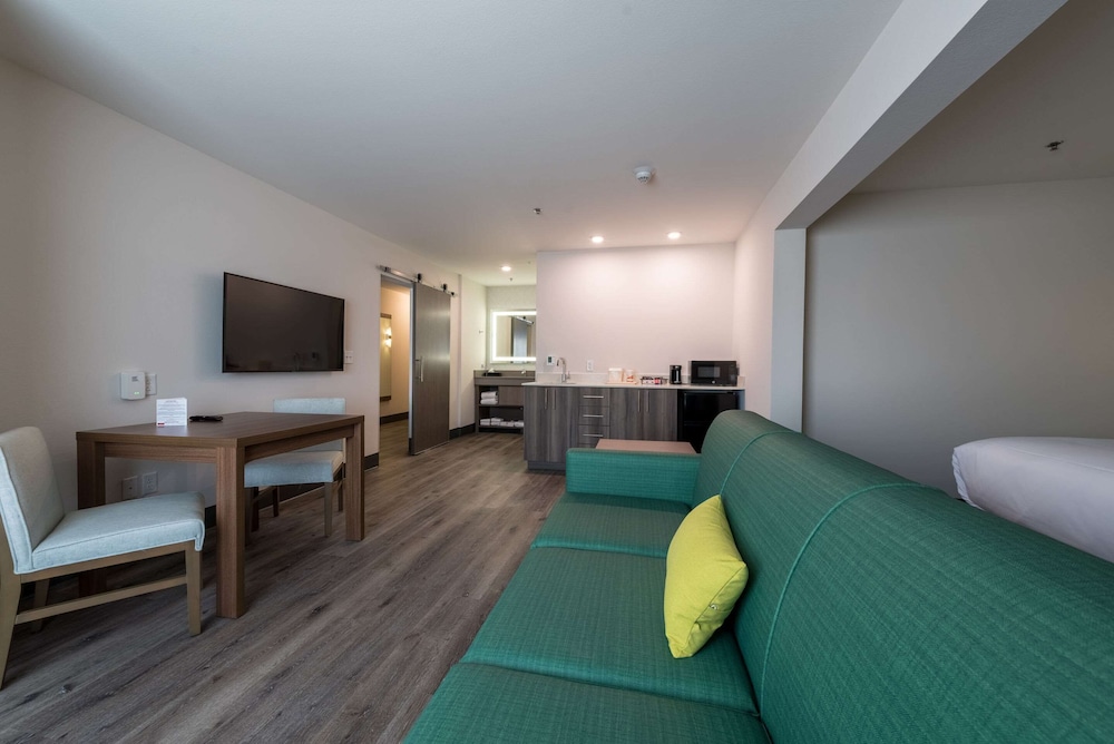 Comfort Suites Colorado Springs East Medical Center Area - photo 54
