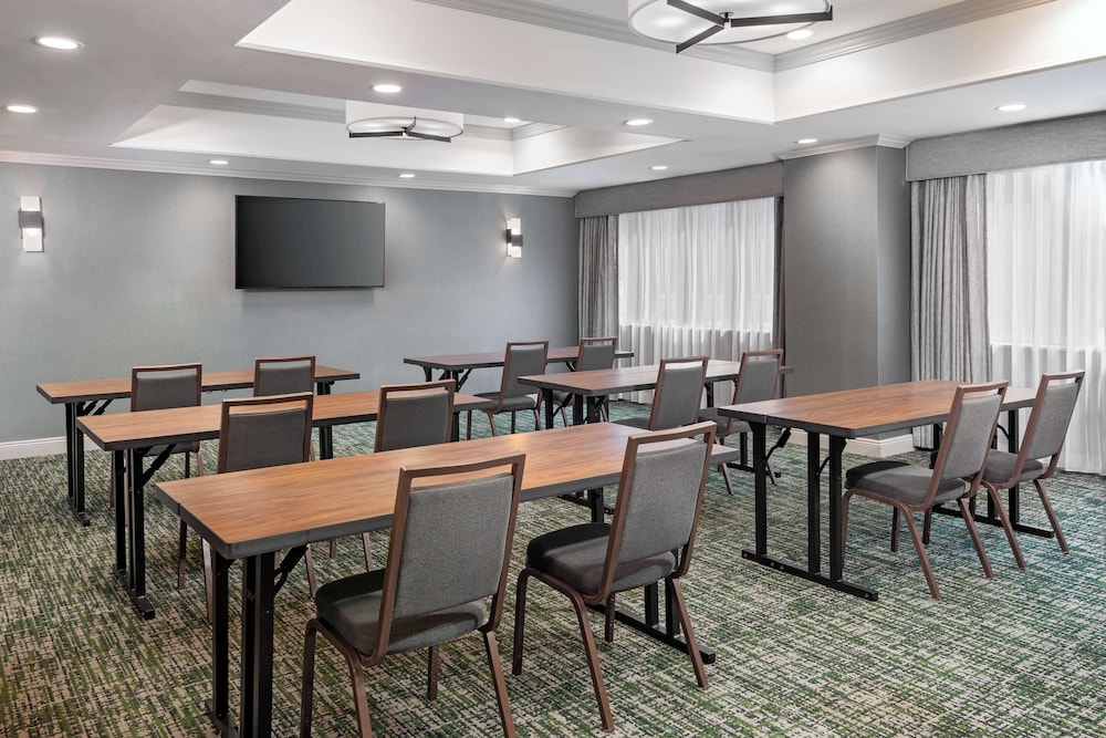 Hampton Inn Hartford Airport - photo 34