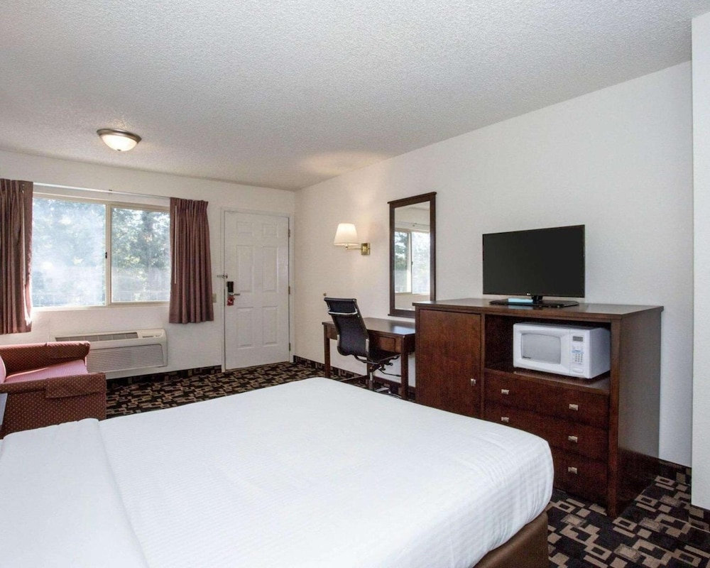 MorningGlory Inn & Suites - photo 26