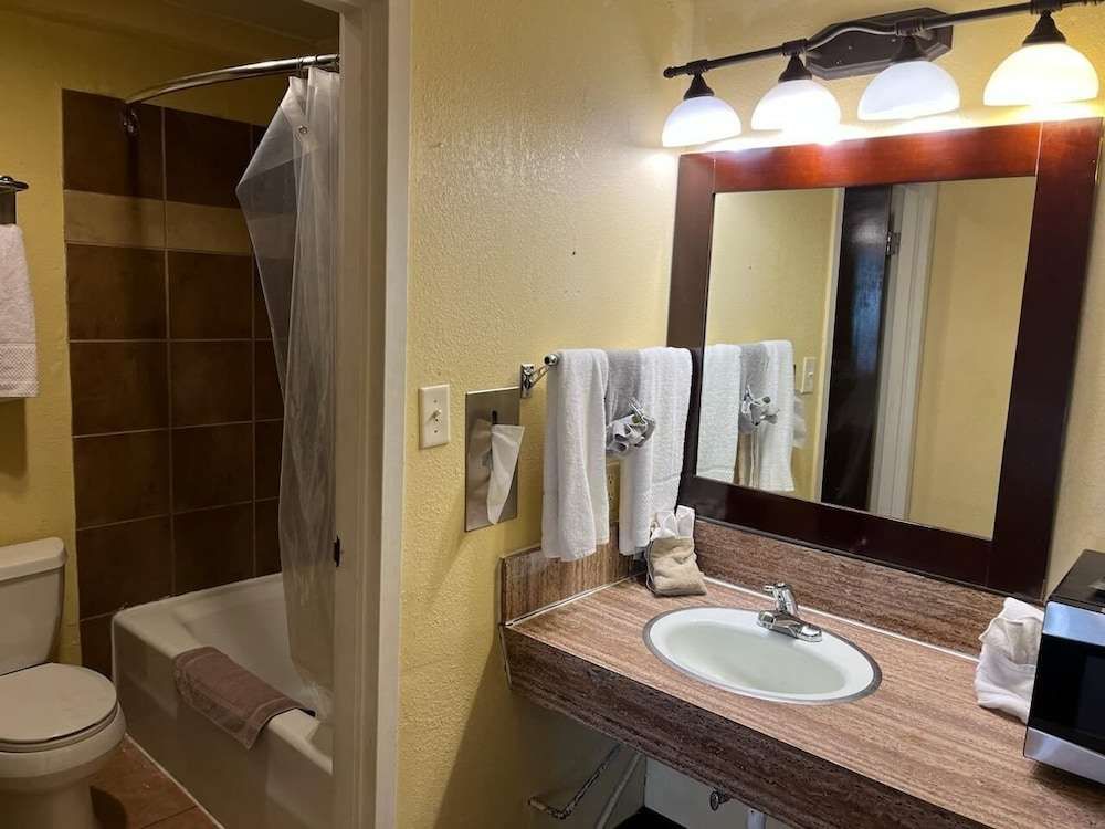 Vernals Best Value Inn - photo 3