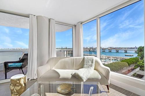The Palms Direct water view corner condo — 4-Star Luxury Hotel in Miami, United States