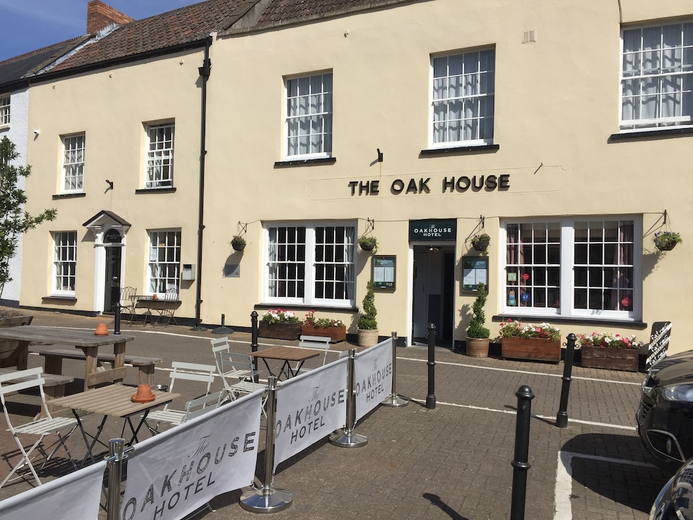 The Oak House — 4-Star Luxury Hotel in Axbridge, United Kingdom