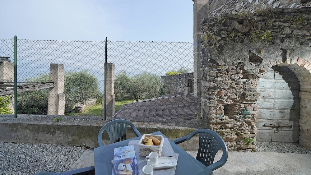 La vista dal borgo in Toscolano Maderno, Italy