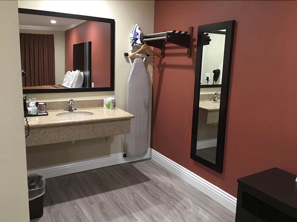 Pacific Inn Anaheim - photo 8