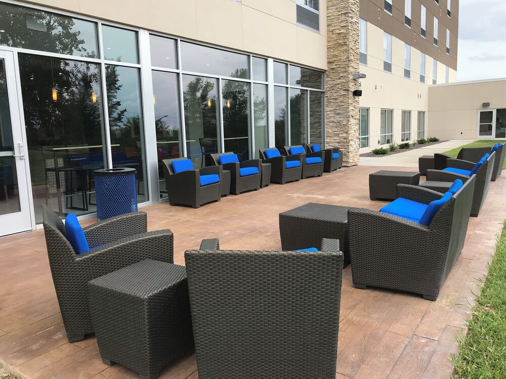 Holiday Inn Express & Suites Hannibal Medical Center by IHG - photo 13