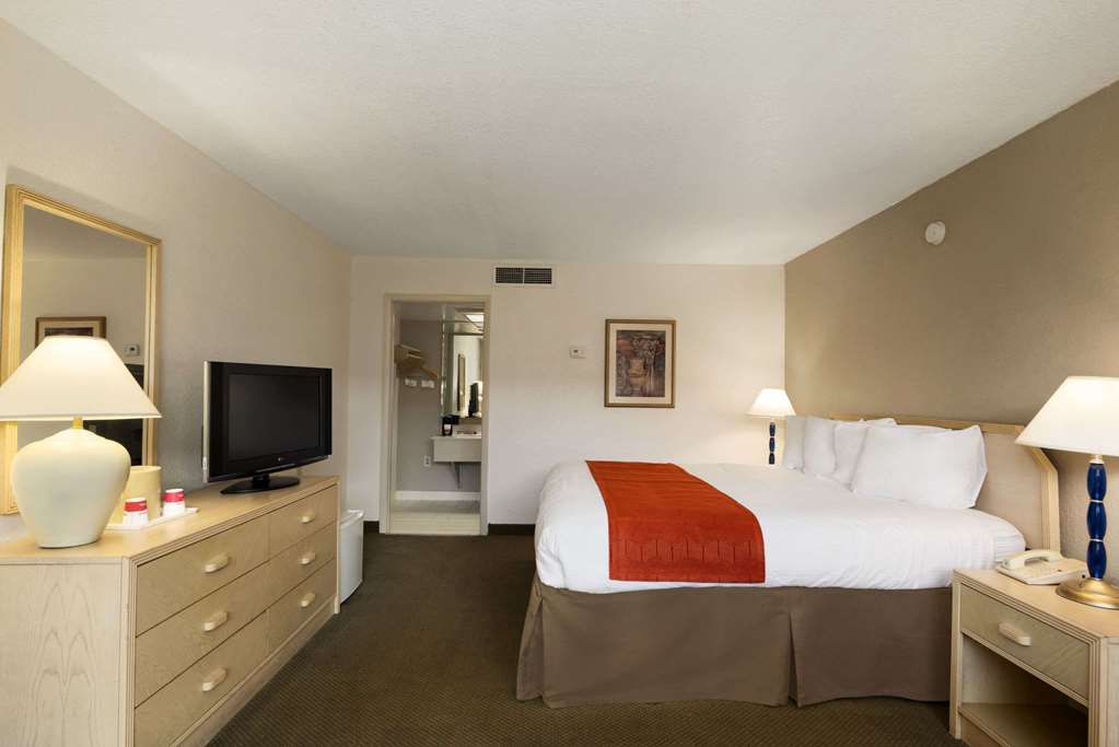 Ramada by Wyndham Kissimmee Gateway - photo 28