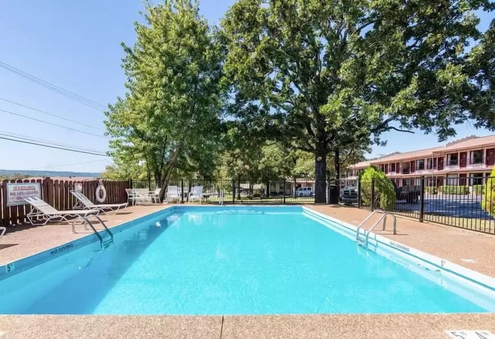 The Parkwood Inn & Suites - photo 17