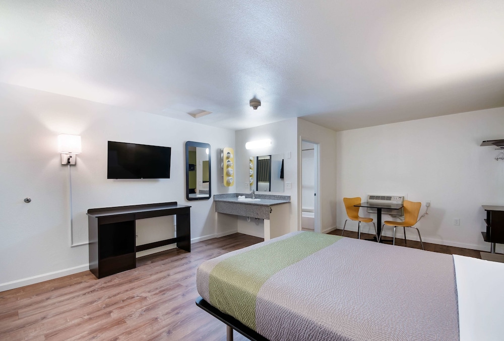 Motel 6 Burlington WA - photo 21