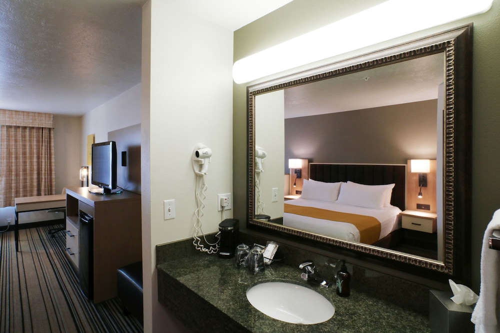Oxford Suites Spokane Valley - photo 11
