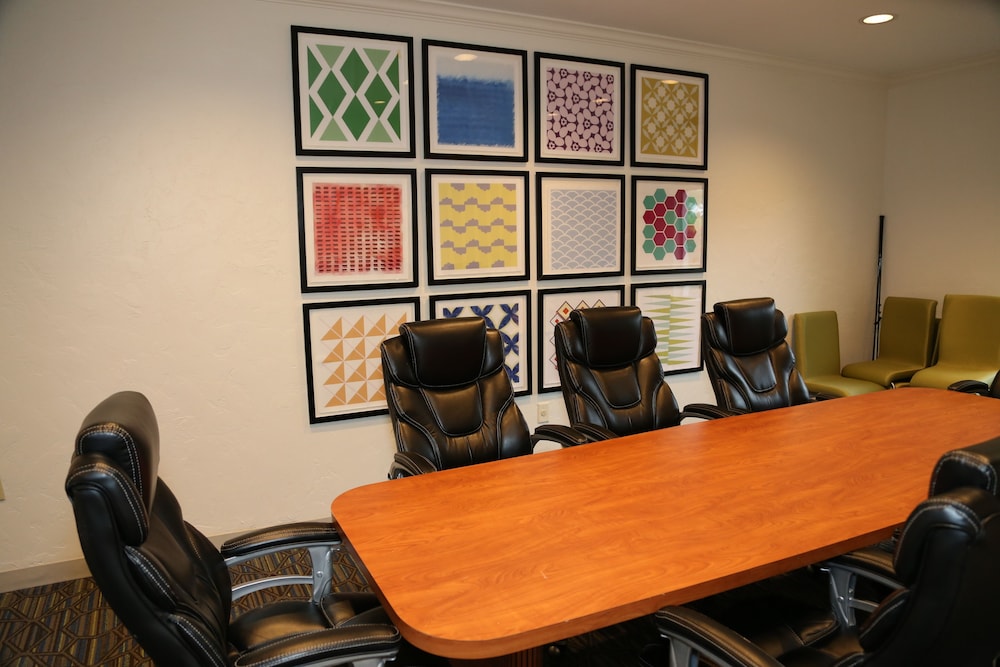 Holiday Inn Express Hotel & Suites Greenville by IHG - photo 42