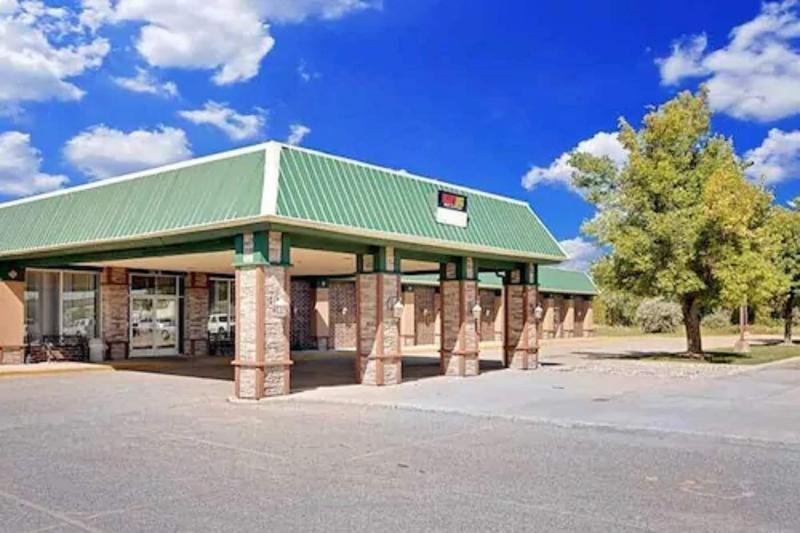 Norwood Inn and Suites Worthington — hotel in Worthington
