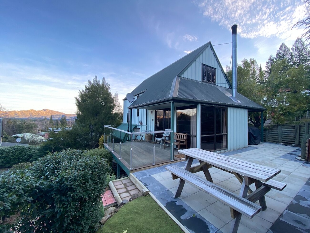 20b Alpine Ave - carbon neutral hotel in Unknown City