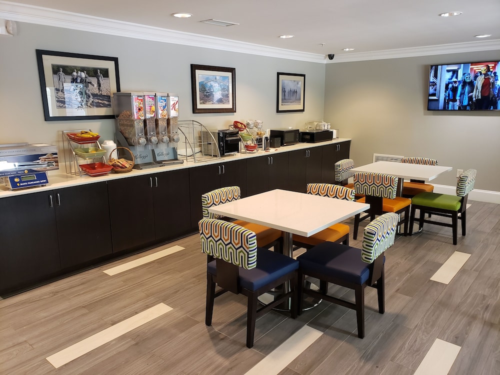 MainStay Suites Columbus near Fort Benning - photo 19