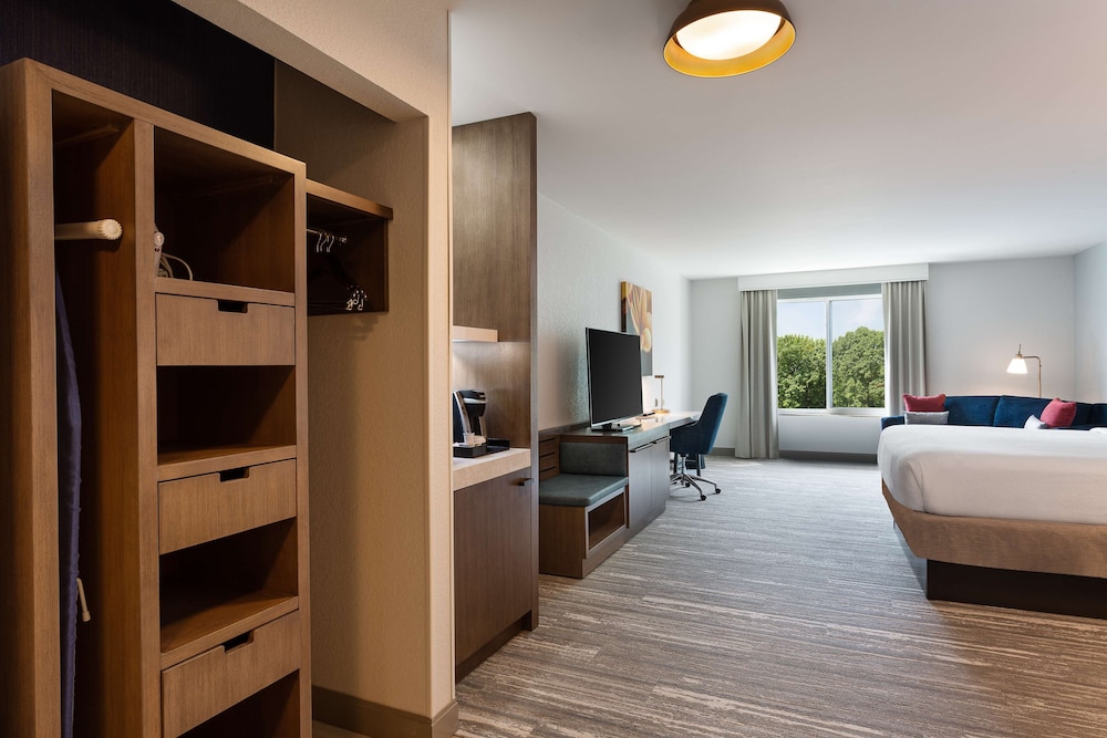 Hilton Garden Inn Melville - photo 13