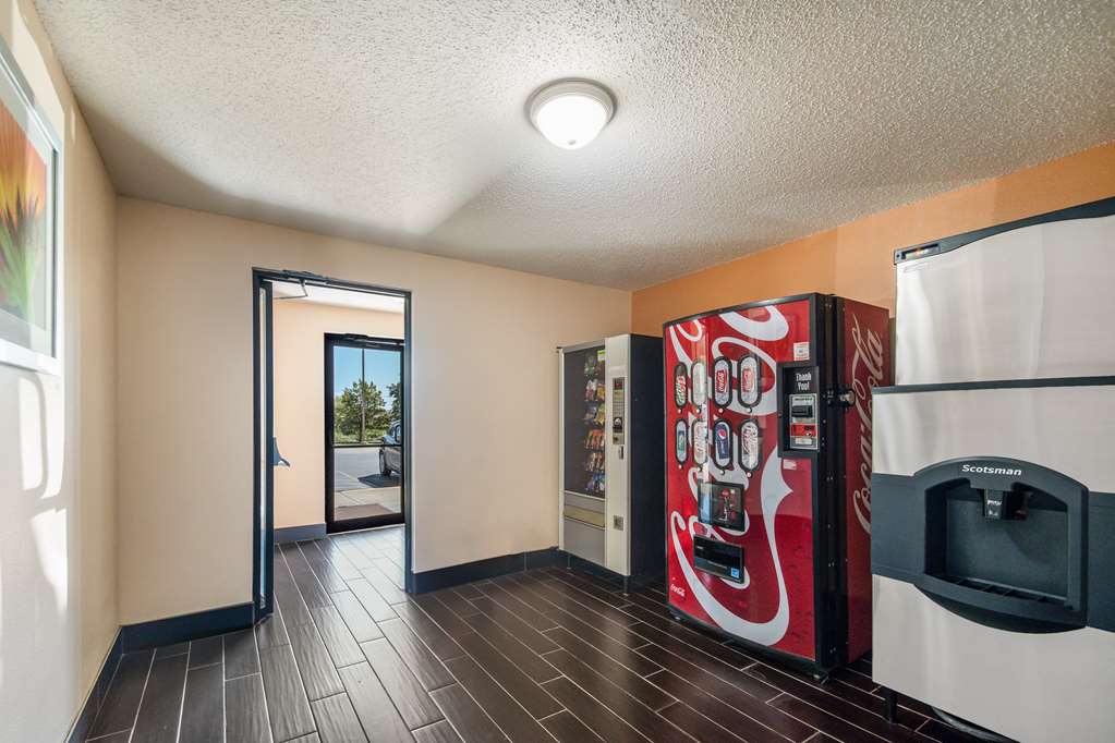 Americas Best Value Inn & Suites Harrisonville - photo 2