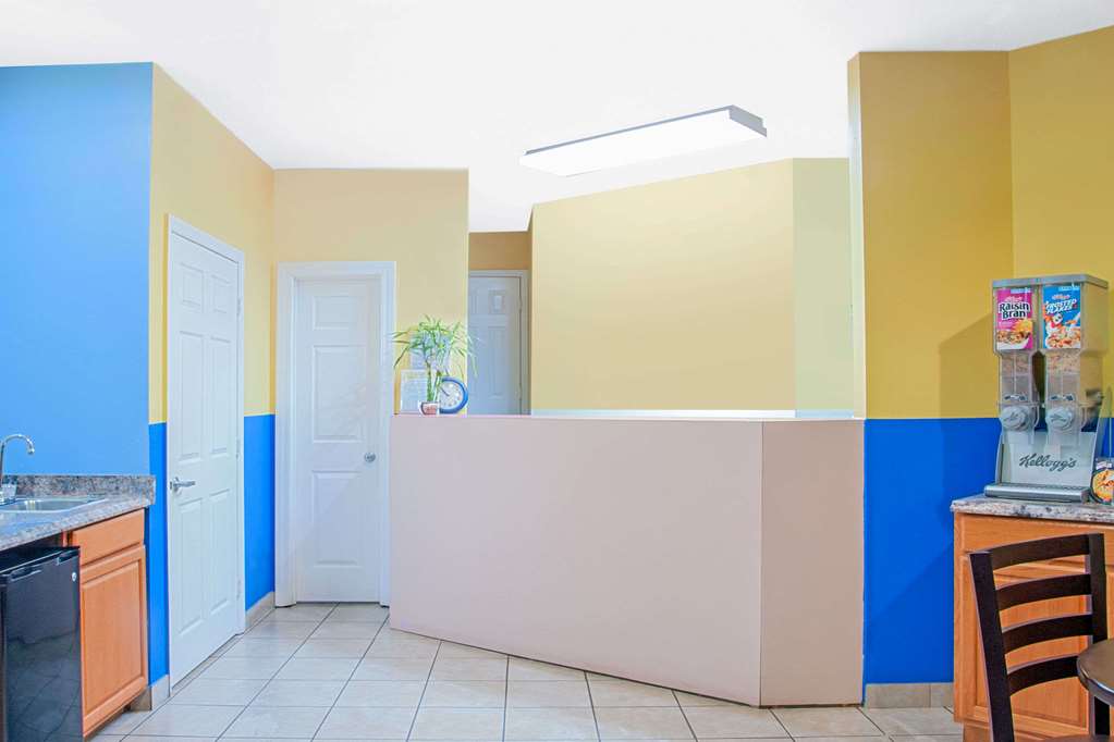 Days Inn by Wyndham Moulton - photo 2