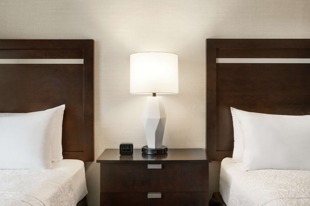 Hampton Inn Portland Downtown Waterfront - photo 9