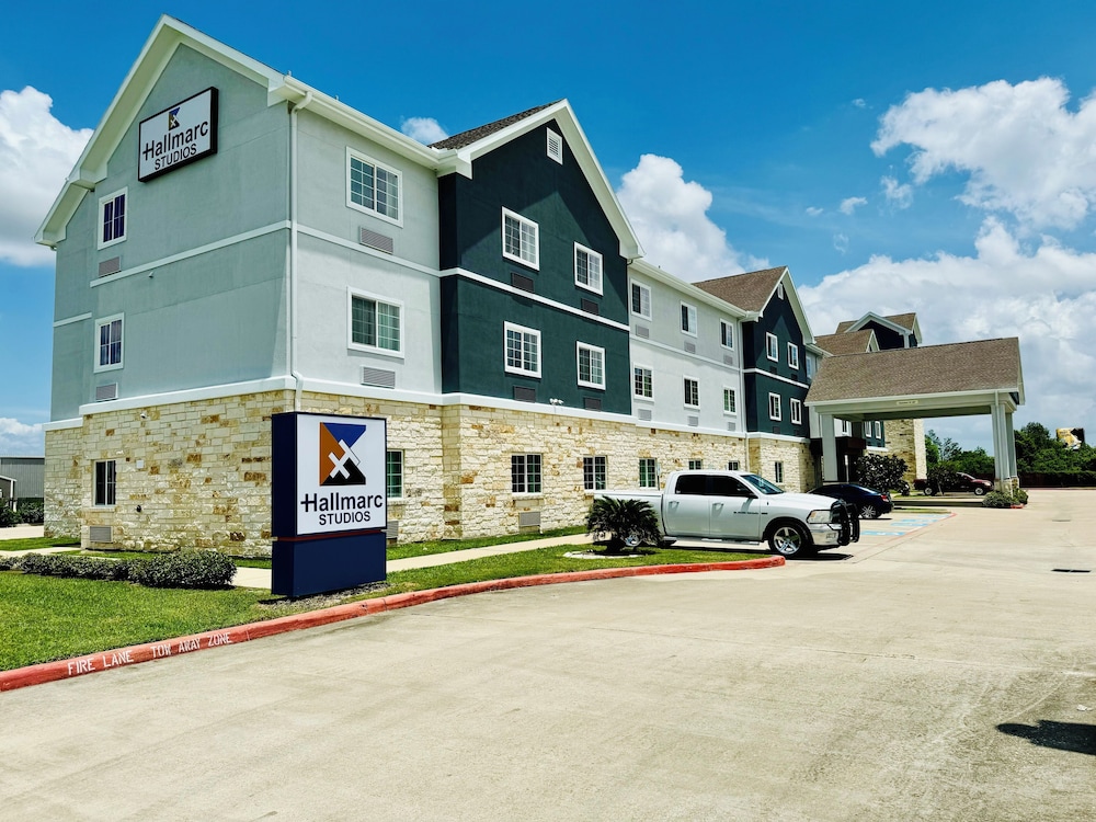 Hallmarc Studios - carbon neutral hotel in Port Arthur