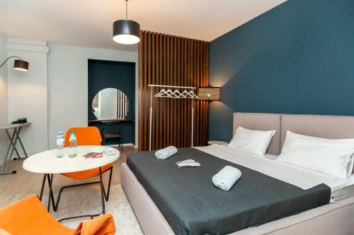 Heart of Tbilisi: 3 Apts w Balcony By Wehost