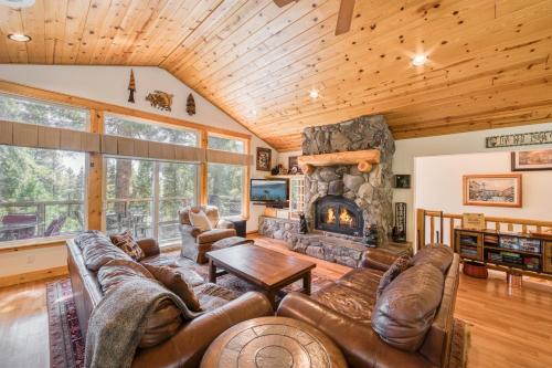 Fawn View by Tahoe Getaways Spacious 5 BR w Pool Table Short Drive to Northstar — 4-Star Luxury Hotel in Tahoe Vista, United States