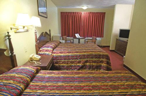 Rumford Motor Inn - photo 15