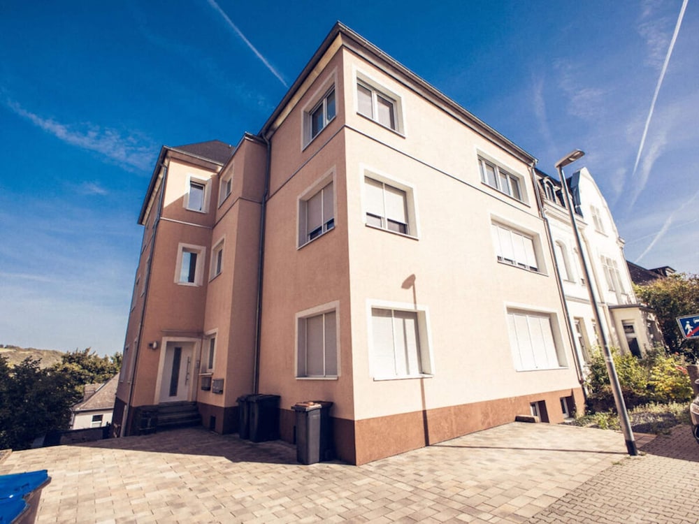 Design Apartment zentral für 6 in Andernach: Ausblick WiFi Küche — 4-Star Luxury Hotel in Andernach, Germany