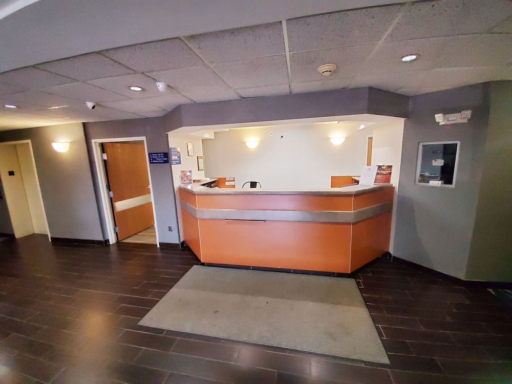 Americas Best Value Inn & Suites Racine - photo 3