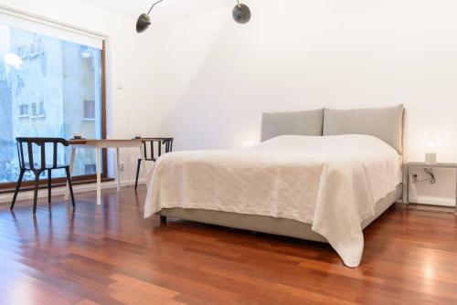 Bianco 19 central studio Universitate Old Town — 4-Star Luxury Hotel in Bucharest, Romania