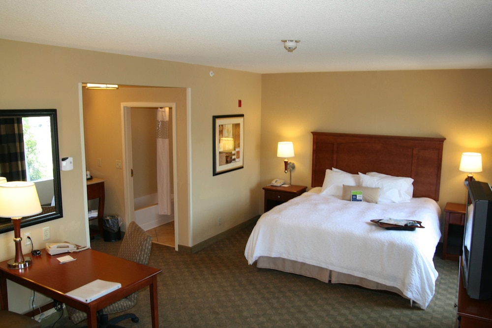 Hampton Inn & Suites Paducah - photo 17